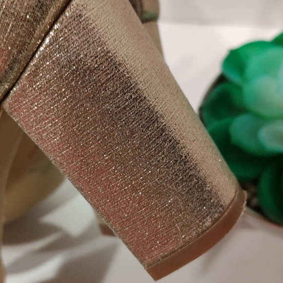 Badgley Mischka Gold Open Toe Rhinestones He… - Picture 11 of 15